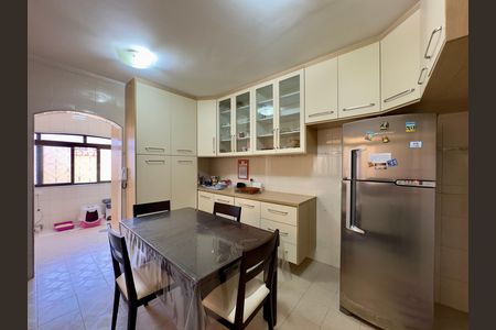 Casa para alugar com 480m², 5 quartos e 4 vagas Casa para alugar com 480m², 5 quartos e 4 vagasCozinha