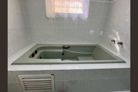 Casa para alugar com 480m², 5 quartos e 4 vagas Casa para alugar com 480m², 5 quartos e 4 vagasBanheiro 4