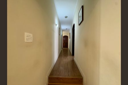 Casa para alugar com 480m², 5 quartos e 4 vagas Casa para alugar com 480m², 5 quartos e 4 vagascorredor interno