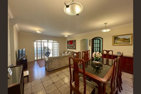 Casa para alugar com 480m², 5 quartos e 4 vagas Casa para alugar com 480m², 5 quartos e 4 vagasSala de Jantar