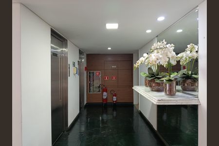 Apartamento para alugar com 80m², 2 quartos e 1 vagaHall social