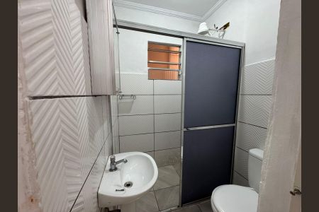 Banheiro de casa para alugar com 2 quartos, 60m² em Jardim São Jorge, São Paulo
