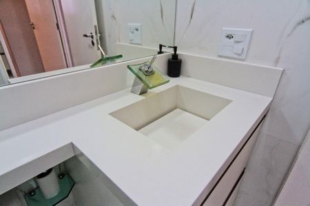 Apartamento à venda com 53m², 2 quartos e 1 vaga Apartamento à venda com 53m², 2 quartos e 1 vagaBanheiro