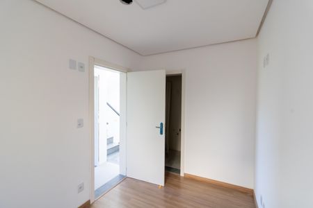 Casa de condomínio para alugar com 180m², 2 quartos e 2 vagasSuíte