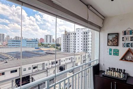 Apartamento à venda com 68m², 3 quartos e 2 vagasVista panorâmica da cidade de São Paulo, com edifícios altos e nuvens brancas no céu.