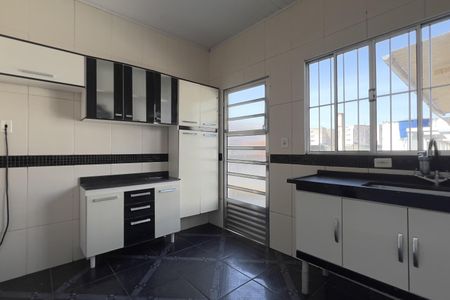 Casa para alugar com 250m², 2 quartos e 3 vagasCozinha
