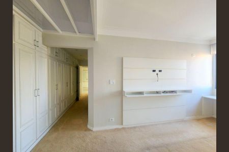 Casa com sala de estar e jantar, com móveis brancos e iluminação natural. de apartamento à venda com 6 quartos, 344m² em Água Fria, São Paulo