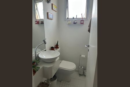Banheiro de apartamento à venda com 2 quartos, 54m² em Cambuci, São Paulo