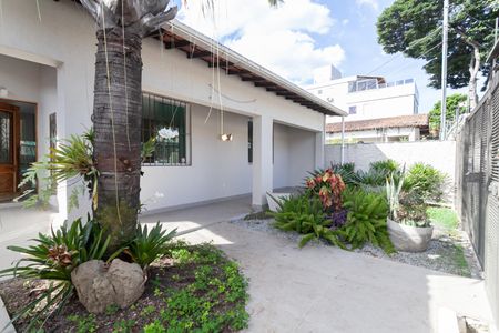 Casa à venda com 316m², 3 quartos e 4 vagasFachada