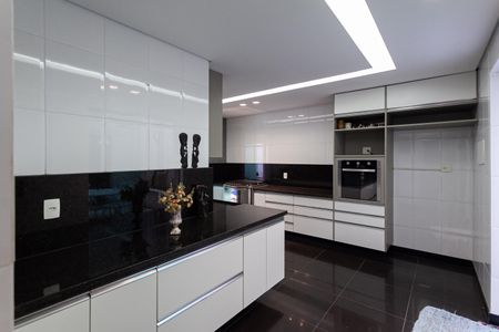 Casa à venda com 316m², 3 quartos e 4 vagasCozinha