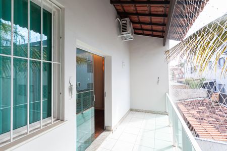 Casa à venda com 316m², 3 quartos e 4 vagasVaranda do quarto 2