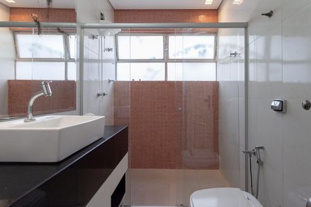 Casa à venda com 316m², 3 quartos e 4 vagasBanheiro da suíte 
