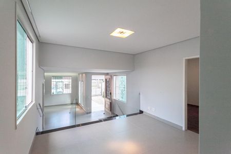 Casa à venda com 316m², 3 quartos e 4 vagasSala 2