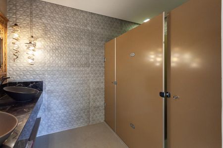 Casa à venda com 316m², 3 quartos e 4 vagasBanheiro social 2