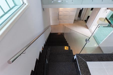 Casa à venda com 316m², 3 quartos e 4 vagasEscada