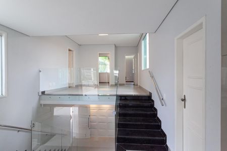 Sala 2 de casa à venda com 3 quartos, 316m² em Ouro Preto, Belo Horizonte