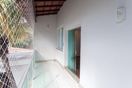 Casa à venda com 316m², 3 quartos e 4 vagasVaranda do quarto 2