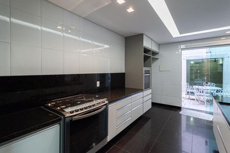 Casa à venda com 316m², 3 quartos e 4 vagasCozinha