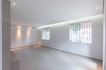 Casa à venda com 316m², 3 quartos e 4 vagasSala 1