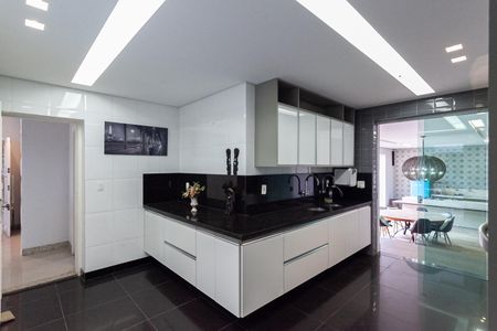 Casa à venda com 316m², 3 quartos e 4 vagasCozinha