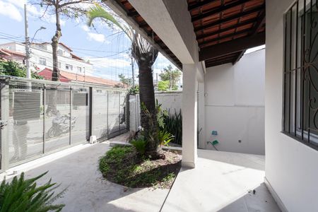 Casa à venda com 316m², 3 quartos e 4 vagasEntrada
