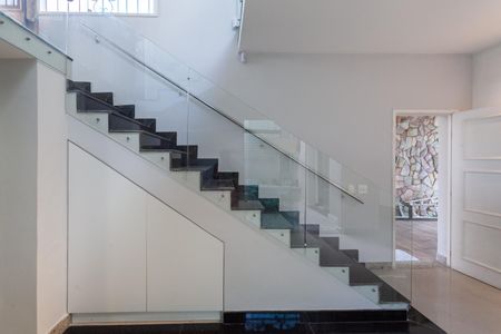 Casa à venda com 316m², 3 quartos e 4 vagasEscada