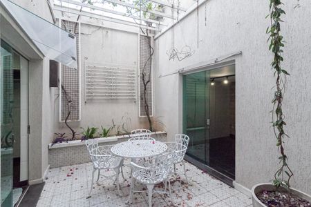 Casa à venda com 316m², 3 quartos e 4 vagasJardim de inverno