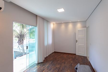 Casa à venda com 316m², 3 quartos e 4 vagasQuarto 2