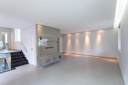 Sala 1 de casa à venda com 3 quartos, 316m² em Ouro Preto, Belo Horizonte