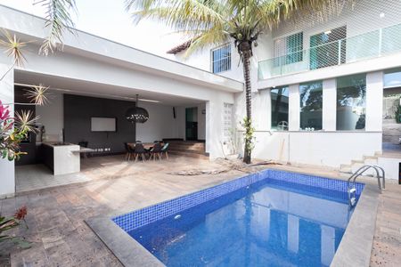 Casa à venda com 316m², 3 quartos e 4 vagasPiscina