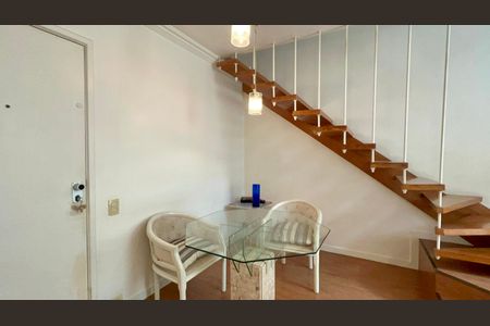 Apartamento à venda com 72m², 1 quarto e 1 vagaSala