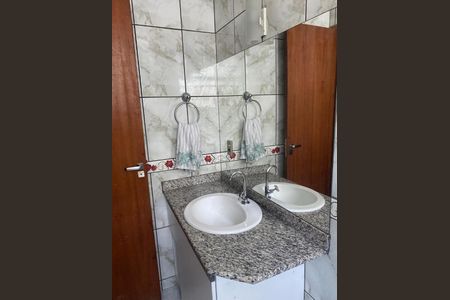 Banheiro de casa à venda com 3 quartos, 140m² em Residencial Lagoa, Betim