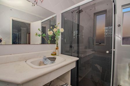 Casa para alugar com 250m², 4 quartos e 3 vagasBanheiro da Suíte