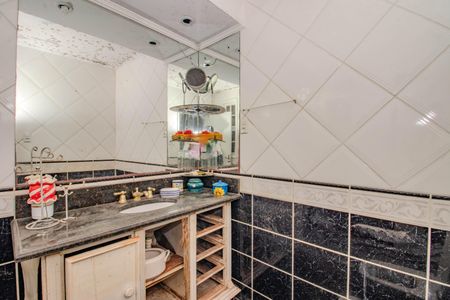 Casa para alugar com 250m², 4 quartos e 3 vagasBanheiro Social 2