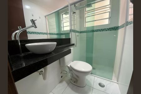 Banheiro de apartamento para alugar com 2 quartos, 50m² em Jardim Borborema, São Bernardo do Campo