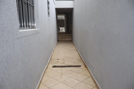 Casa à venda com 250m², 3 quartos e 2 vagasCorredor externo