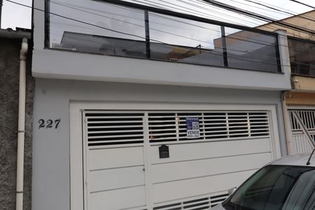 Casa à venda com 250m², 3 quartos e 2 vagasPortão e fachada