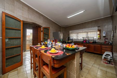 Casa para alugar com 473m², 3 quartos e 10 vagasCozinha