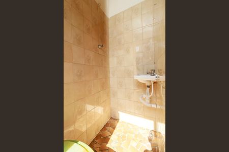 Casa para alugar com 56m², 2 quartos e 2 vagasSuíte - Banheiro