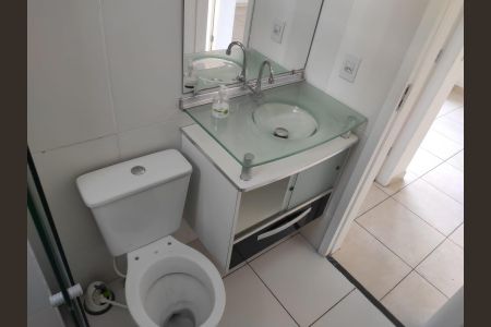 Banheiro de apartamento à venda com 2 quartos, 48m² em Centro, Lagoa Santa
