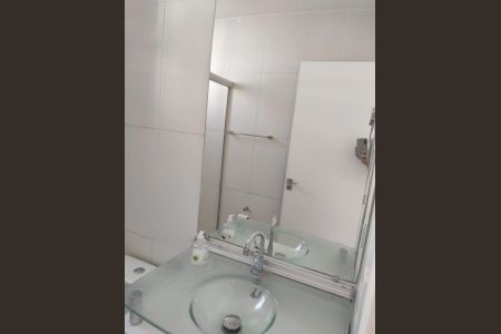 Banheiro de apartamento à venda com 2 quartos, 48m² em Centro, Lagoa Santa