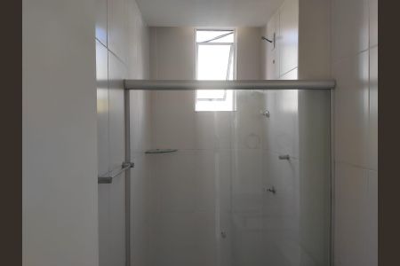 Banheiro de apartamento à venda com 2 quartos, 48m² em Centro, Lagoa Santa