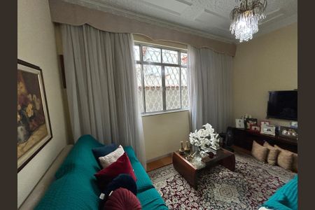 Casa à venda com 220m², 3 quartos e 3 vagasSala