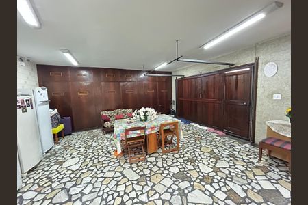 Casa à venda com 220m², 3 quartos e 3 vagasGaragem