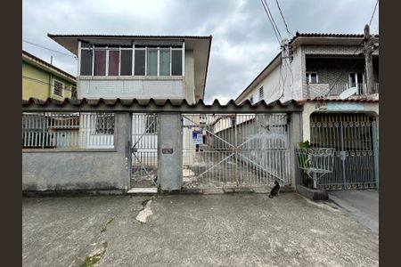 Casa à venda com 220m², 3 quartos e 3 vagasFachada  + plaquinha