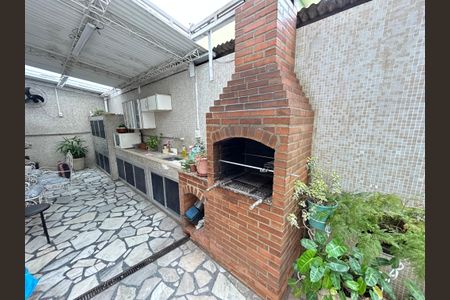 Casa à venda com 220m², 3 quartos e 3 vagasChurrasqueira