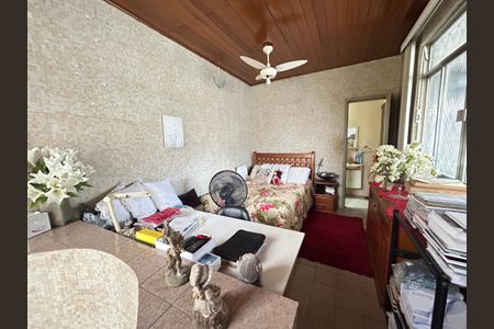 Casa à venda com 220m², 3 quartos e 3 vagasSuite