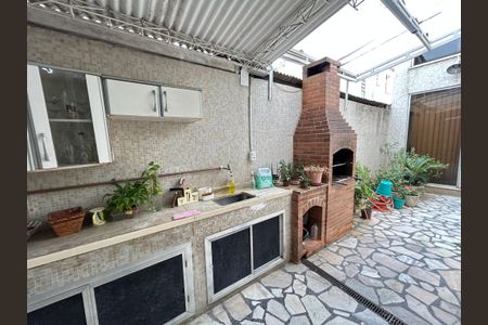 Casa à venda com 220m², 3 quartos e 3 vagasChurrasqueira