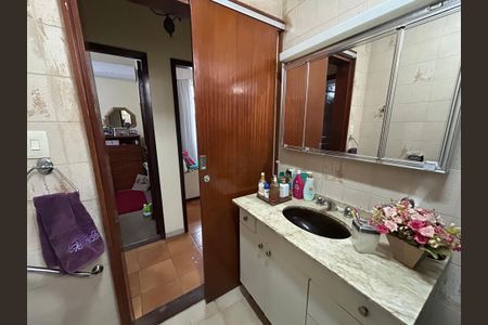 Casa à venda com 220m², 3 quartos e 3 vagasBanheiro Social