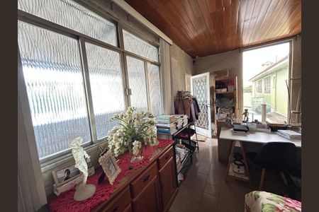 Casa à venda com 220m², 3 quartos e 3 vagasSuite